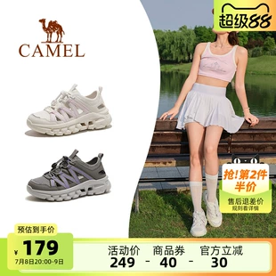 骆驼女鞋 2025 夏季新款来袭！透气运动老爹凉鞋融合洞洞鞋镂空设计，户外溯溪超合适