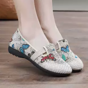 《解锁时尚舒适密码：爆款北京布鞋女款民族风蝴蝶一脚蹬，中老年妈妈的防滑豆豆鞋之选》