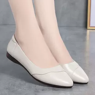 《关爱妈妈双脚：中年女士必备平底牛筋底软底防滑大码软皮中老年皮鞋推荐》
